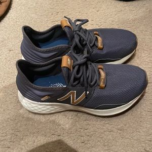 like new New Balance Roav running shoes